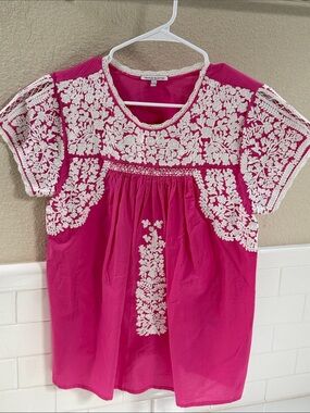 Frances Valentine Blouse . Pink / white. Small To Med can fit a large